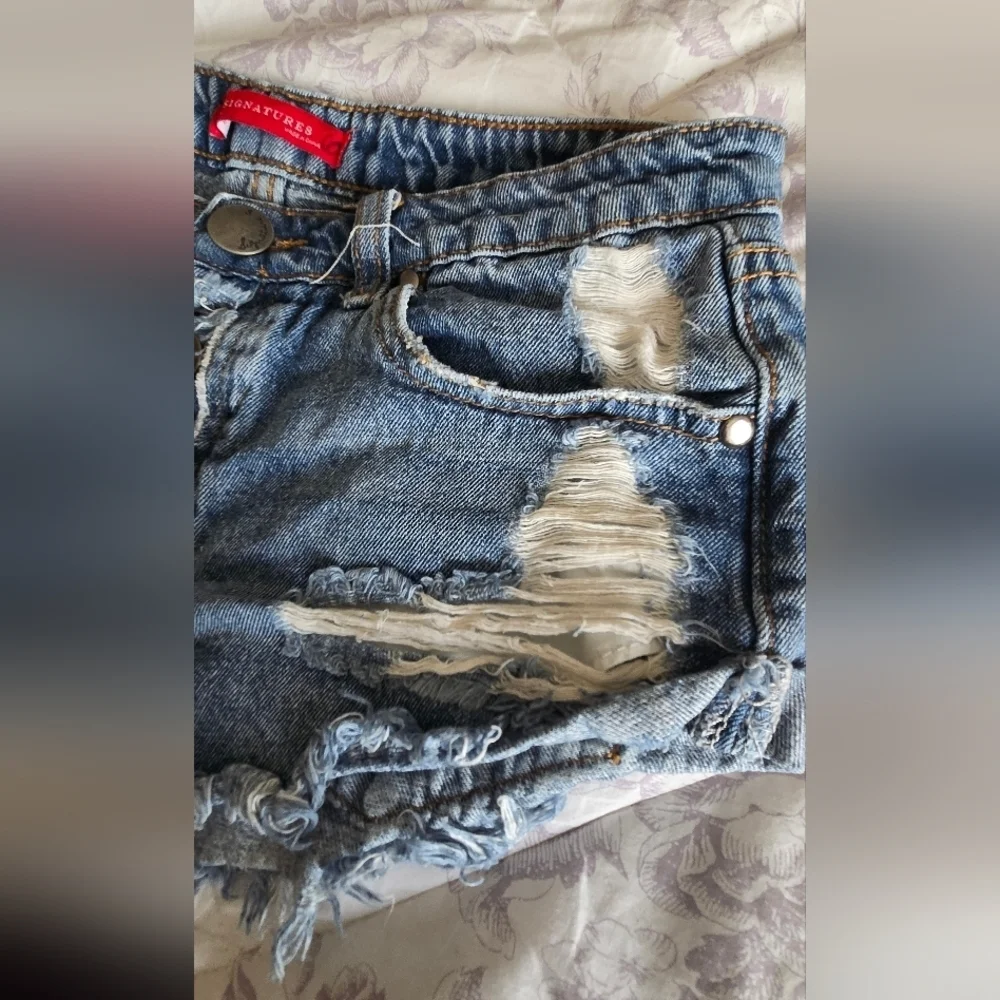 Signature8 Distressed Denim Women Shorts Size Small